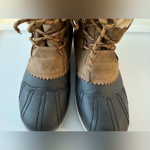 Paws Women’s Winter Boots sz 10 - Picture 5 of 9